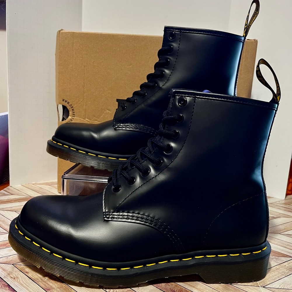 Dr Martens 1460 Smooth Leather Lace Up Combat Boots Men 9 Women 10‎ Black NIB